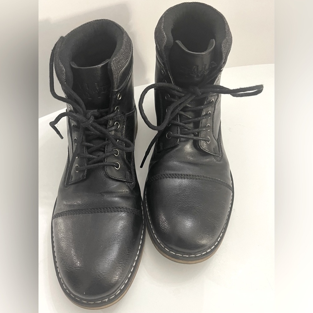 Ashford Hayes Men's Black Faux Leather Boots Size 9Medium Lace Up Good Condition